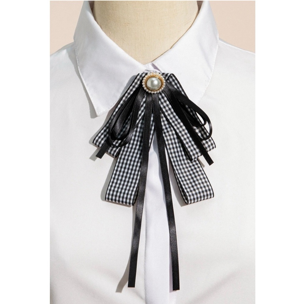 🦋3/$25 Houndstooth Bow Tie Pin